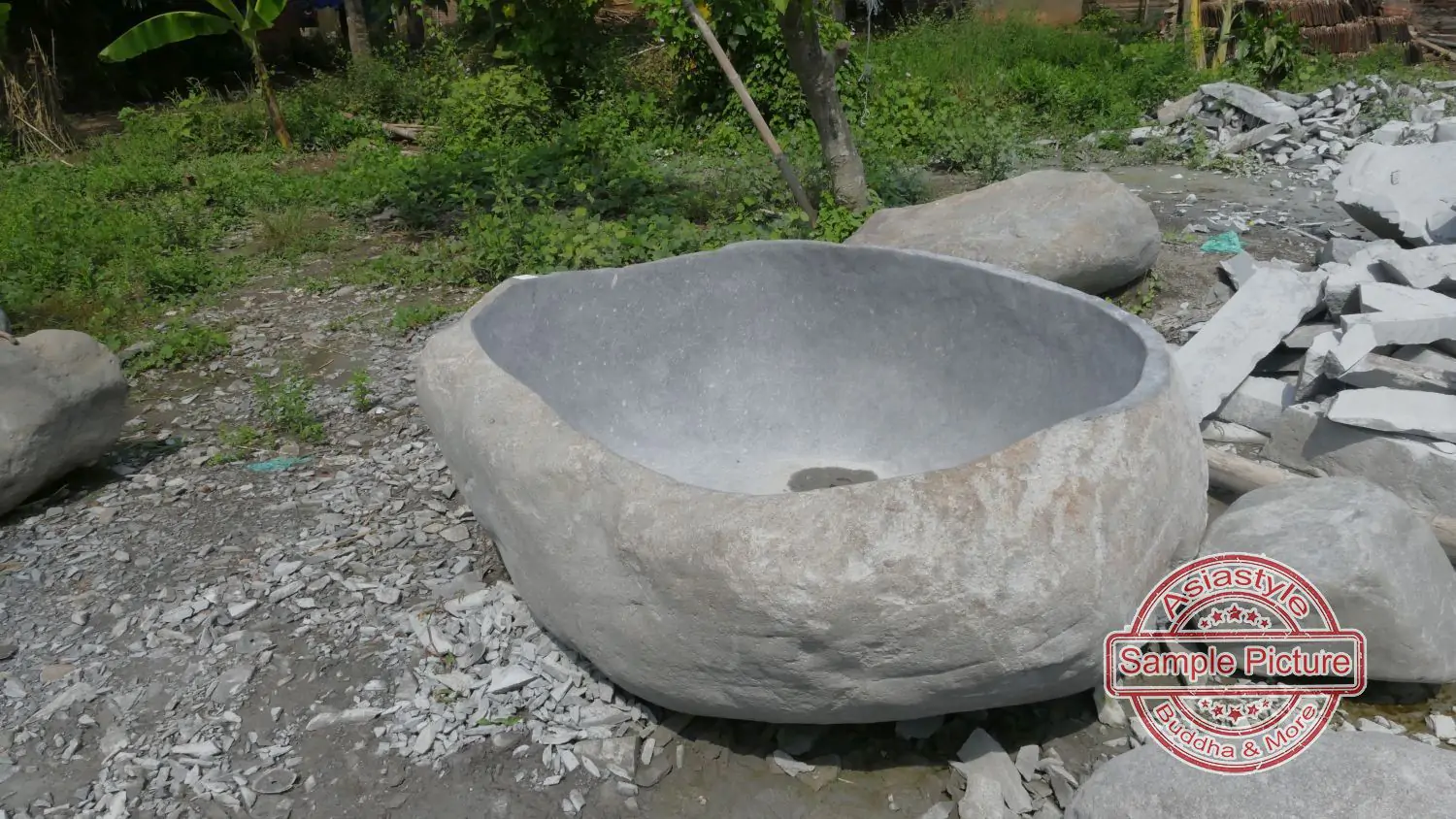  Product image 3 of the product “Riverstone basin, natural surface, polished inside. Dia approx 151-160cm Height 61-70cm ”